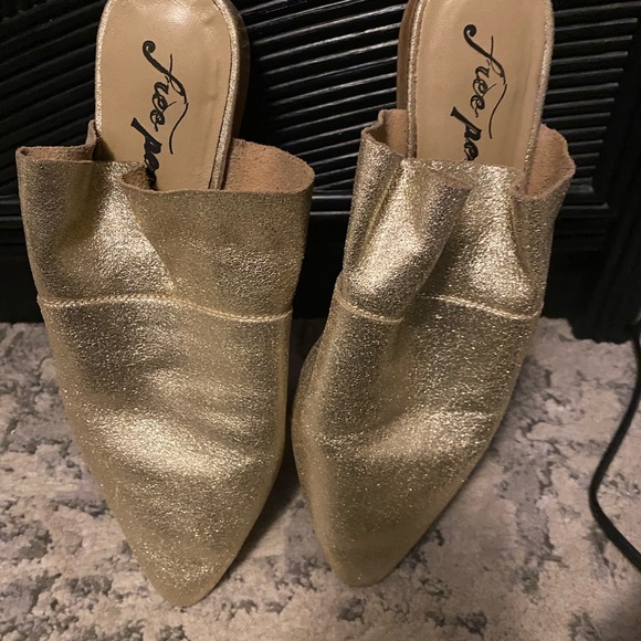 Free People Gold Sienna Ruffle Leather Flats size 39 (US 8). - Picture 3 of 6